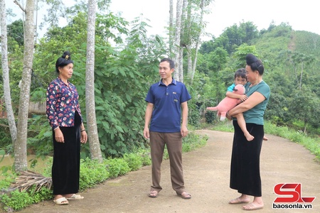 Chi bộ bản Pặt Pháy học và làm theo Bác