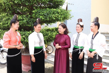 Chú trọng phát triển đảng viên nữ trong các cấp hội