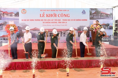 Thắp sáng tương lai cho học sinh vùng biên giới