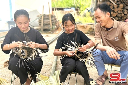 Mường É bảo tồn, phát huy giá trị nghề đan mây, tre truyền thống