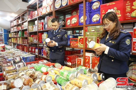 Hàng Việt chiếm lĩnh thị trường Tết