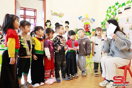 “Gieo con chữ” nơi vùng cao biên giới