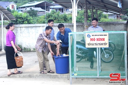 Phụ nữ Phiêng Khoài chung tay bảo vệ môi trường