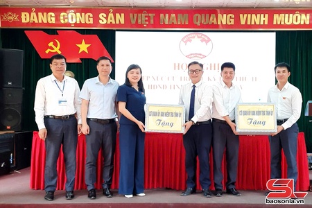 Đồng chí Chủ nhiệm Ủy ban Kiểm tra Tỉnh ủy tiếp xúc cử tri các xã Lóng Phiêng và Phiêng Khoài 
