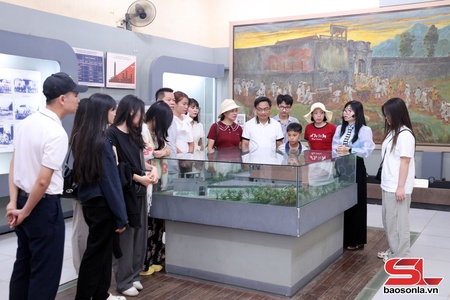 Khu di tích Quốc gia đặc biệt Nhà tù Sơn La mỗi ngày đón 1.000 nghìn du khách trong kỳ nghỉ lễ
