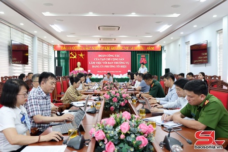 Đoàn công tác của Tạp chí Cộng sản làm việc với  Ban Thường vụ Đảng ủy phường Tô Hiệu