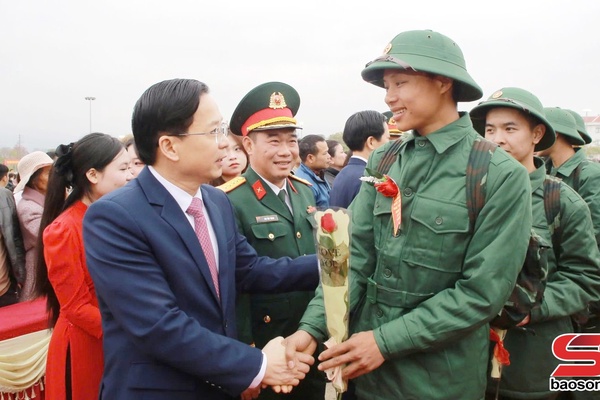 Thanh niên Sơn La hăng hái lên đường nhập ngũ