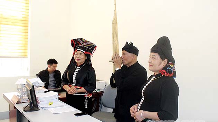 Tuyên truyền Covid-19 bằng tiếng dân tộc Thái