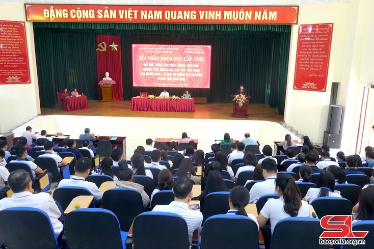 Piến máư vịa bók xòn, ép năm luông ngắm chàư pùn Mác - Lênin cánh Hô Chí Minh