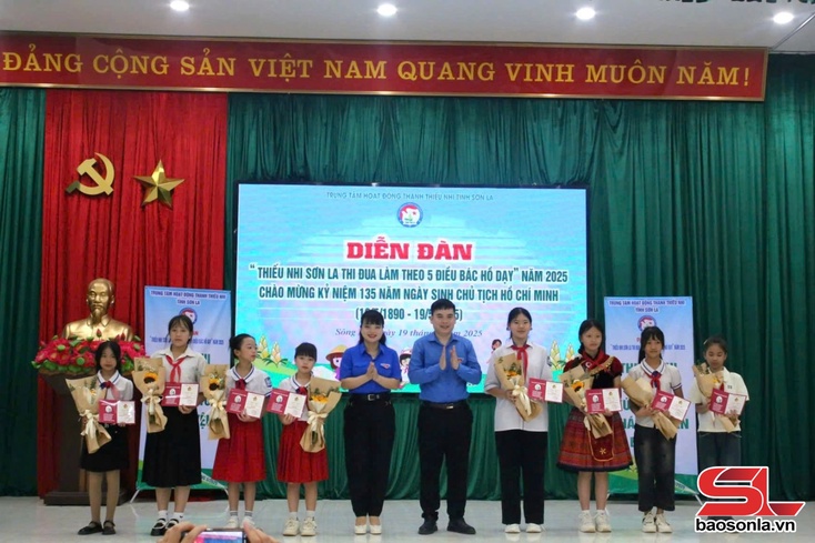Jias saz lax “Mê nhuôv zâuk Sơn La sik tưr uô trơưk 5 Grê Zơưv Hloz Hlôx kria”