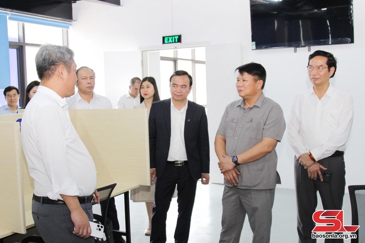 Đồng chí Phó Bí thư Thường trực Tỉnh ủy thăm Trung tâm Anh ngữ British Council