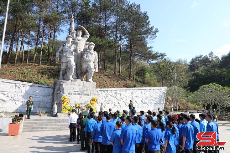 Dâng hương tưởng nhớ Anh hùng liệt sĩ, Thanh niên xung phong tại Ngã ba Cò Nòi