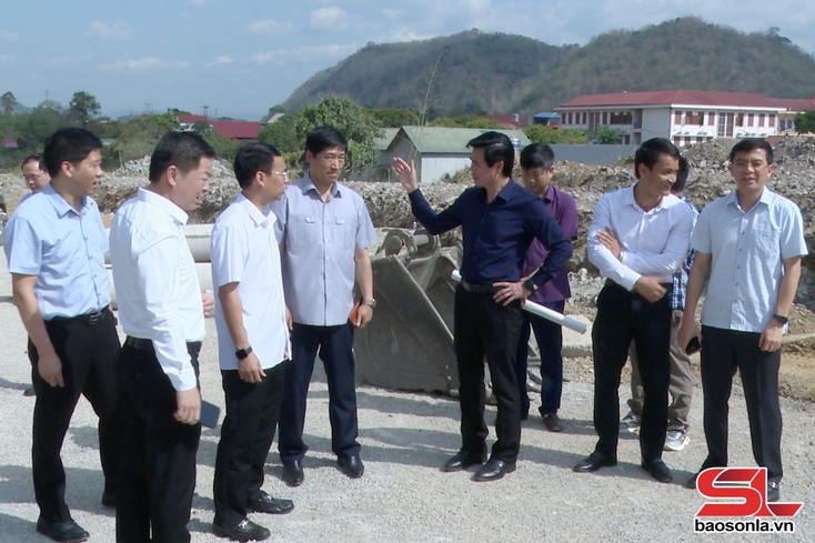Đồng chí Bí thư Tỉnh ủy kiểm tra thực hiện dự án tại huyện Mai Sơn
