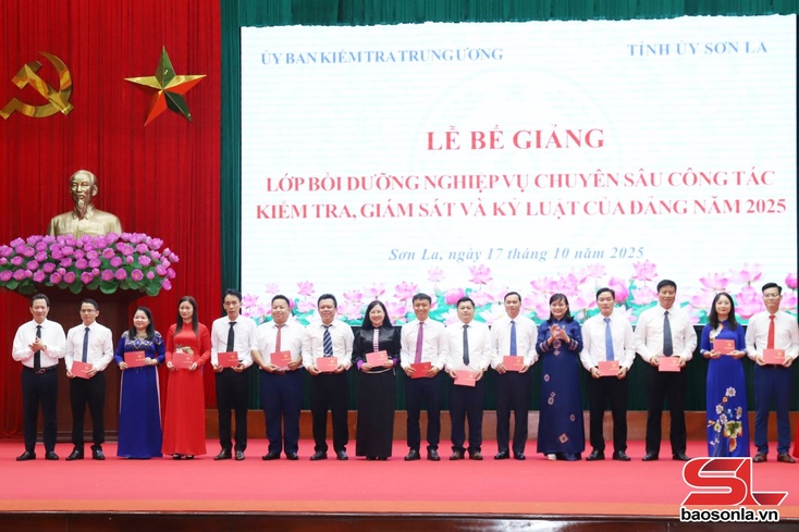 Bế giảng Lớp bồi dưỡng nghiệp vụ chuyên sâu công tác kiểm tra, giám sát và kỷ luật của Đảng