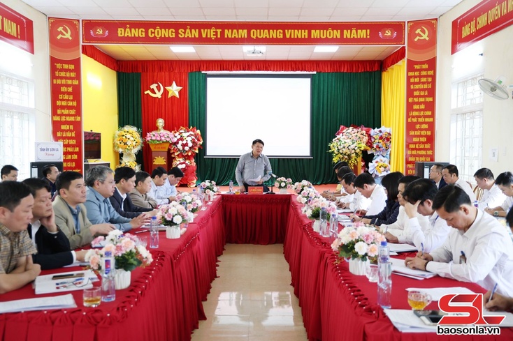 Thường trực Tỉnh ủy làm việc tại xã Mường Bám