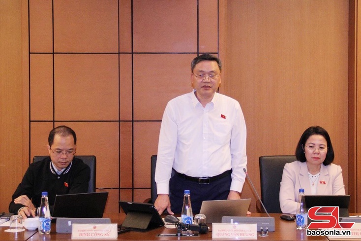 Đoàn đại biểu Quốc hội tỉnh Sơn La thảo luận đối với các dự án luật về chuyển đổi số, công nghệ