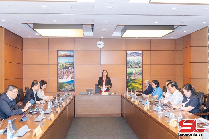 Đoàn đại biểu Quốc hội tỉnh Sơn La thảo luận tại Tổ 