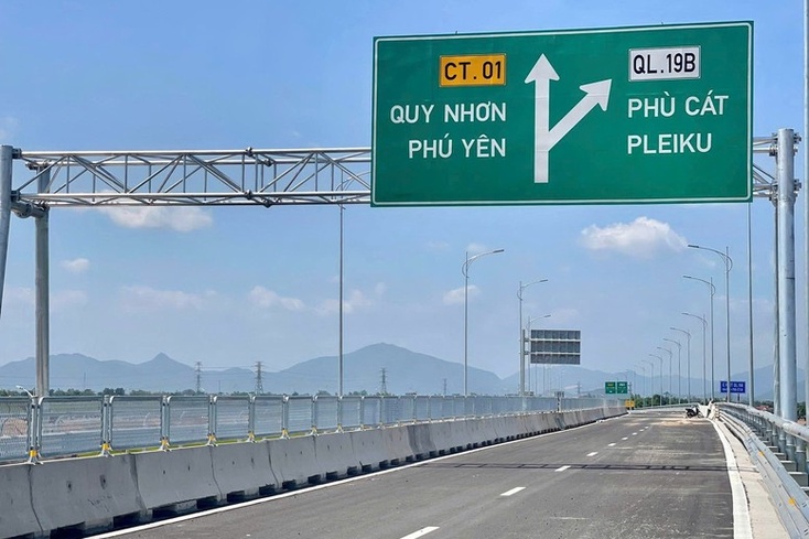 Thủ tướng đôn đốc chuẩn bị lễ khánh thành, khởi công các dự án, công trình chào mừng Đại hội XIV của Đảng