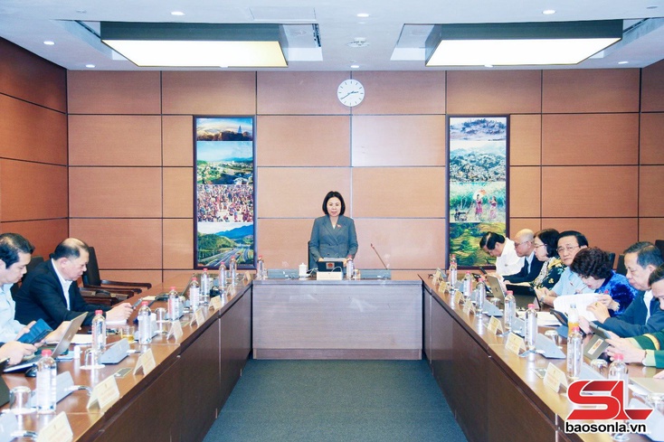 Đoàn đại biểu Quốc hội tỉnh Sơn La thảo luận tại Tổ