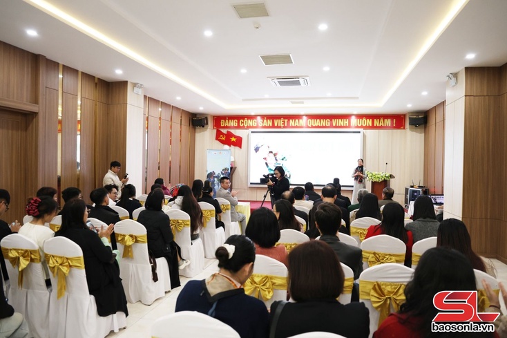 Hội nghị kết nối Doanh nghiệp - Trường đại học - Tổ chức hỗ trợ: Cầm tay chỉ việc trong chuyển đổi số tại Sơn La