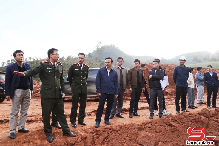 Kiểm tra tiến độ xây dựng trường học các xã biên giới