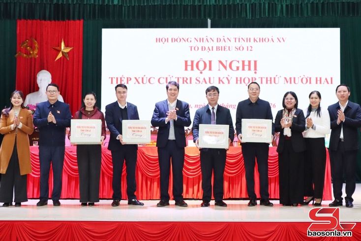 Tổ đại biểu số 12, HĐND tỉnh tiếp xúc cử tri các xã: Phù Yên, Mường Cơi, Mường Bang và Suối Tọ