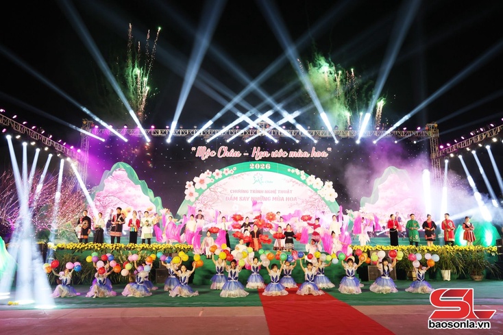 Chương trình nghệ thuật “Mộc Châu đắm say mùa hoa”