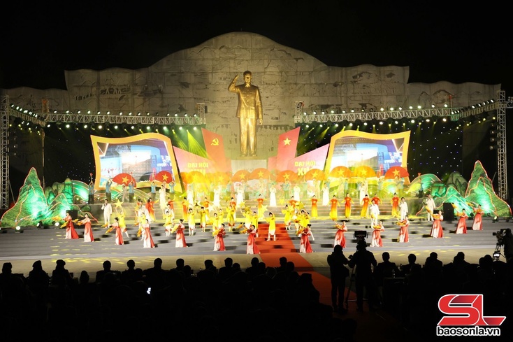 Đặc sắc chương trình nghệ thuật “Tự hào Đảng quang vinh”