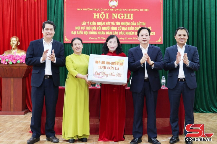 Lãnh đạo Tỉnh ủy, HĐND, UBND tỉnh dự Hội nghị lấy ý kiến cử tri tại phường Tô Hiệu