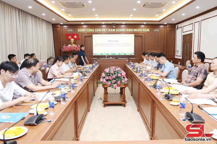 Trao đổi kinh nghiệm công tác nội chính, phòng, chống tham nhũng, lãng phí, tiêu cực