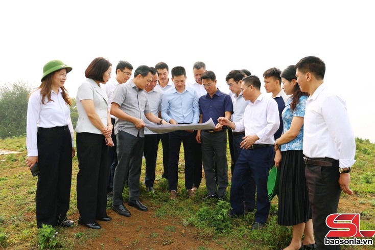 Đồng chí Chủ tịch UBND tỉnh làm việc với xã Tà Xùa, Xím Vàng