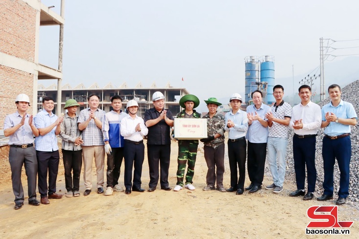 Thường trực Tỉnh ủy làm việc với Ban Thường vụ Đảng ủy xã Chiềng Khoong