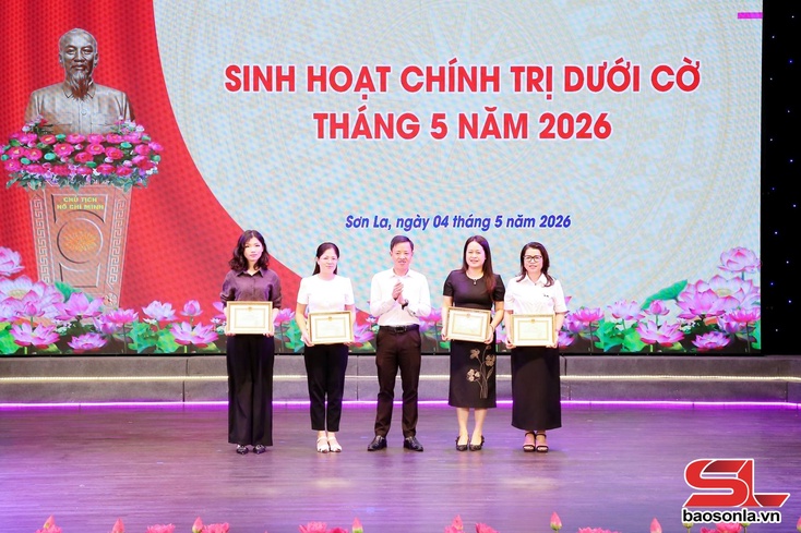 Báo và Phát thanh, truyền hình Sơn La sinh hoạt chính trị dưới cờ tháng 5