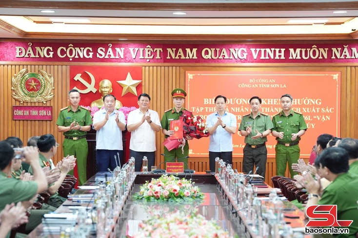 Biểu dương, khen thưởng các tập thể, cá nhân có thành tích xuất sắc trong đấu tranh chuyên án 1326L