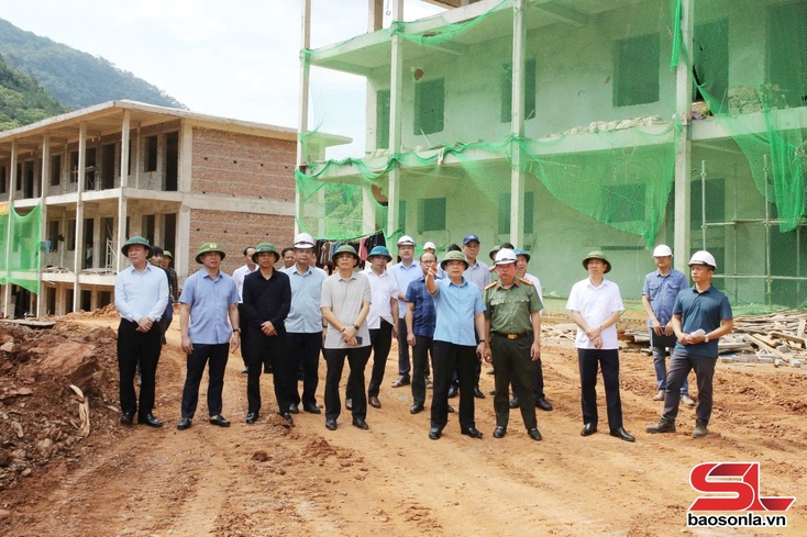 Đồng chí Bí thư Tỉnh ủy kiểm tra tiến độ xây dựng trường nội trú liên cấp Tiểu học - THCS các xã biên giới
