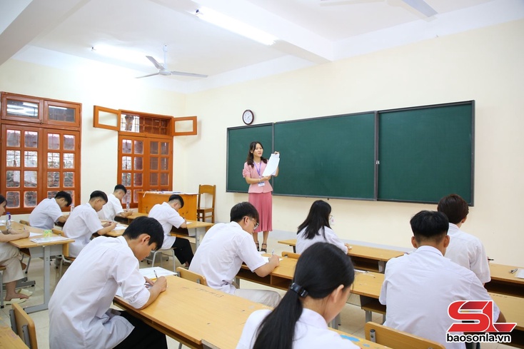 Thí sinh Sơn La bước vào môn thi Ngữ văn