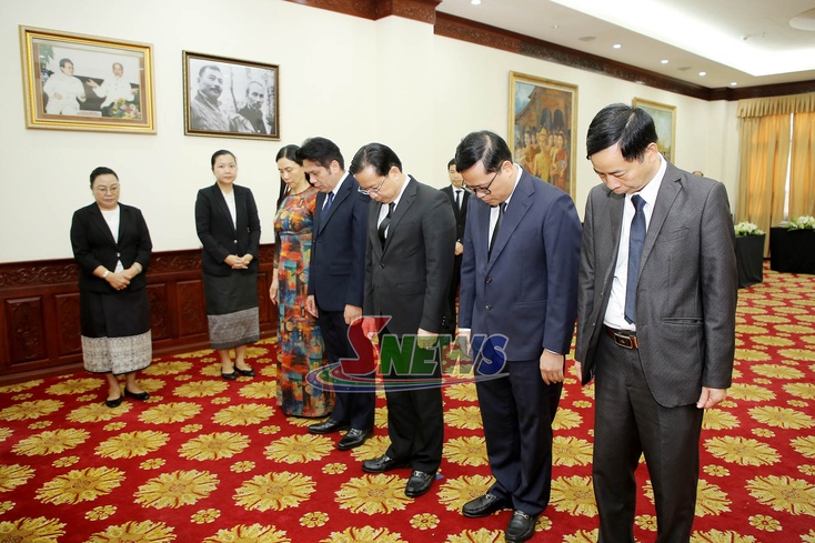 Đoàn đại biểu tỉnh Sơn La viếng Chủ tịch Quốc hội Lào Xaysomphone Phomvihane