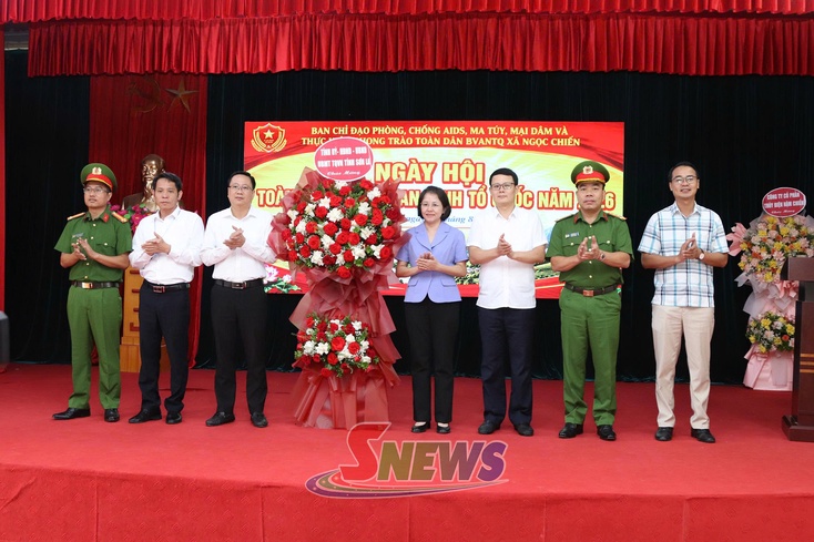 Đồng chí Chủ nhiệm Ủy ban Kiểm tra Tỉnh ủy dự Ngày hội Toàn dân bảo vệ an ninh Tổ quốc tại xã Ngọc Chiến