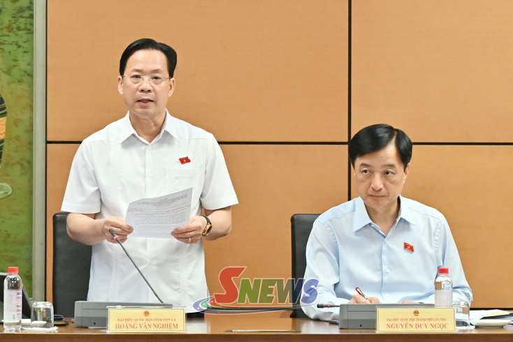 Đoàn ĐBQH tỉnh Sơn La thảo luận tổ