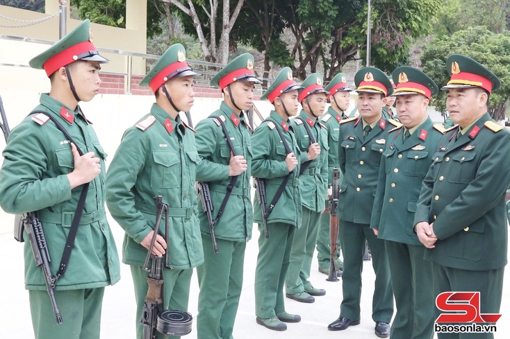 Xây dựng thế trận khu vực phòng thủ vững chắc