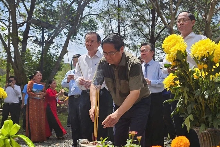 Thủ tướng Phạm Minh Chính tri ân các Anh hùng liệt sĩ, chiến sĩ cách mạng tại Côn Đảo
