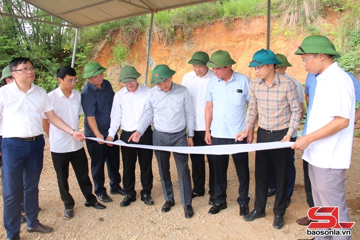 Đồng chí Chủ tịch UBND tỉnh kiểm tra thực địa Đề án 666 tại huyện Quỳnh Nhai