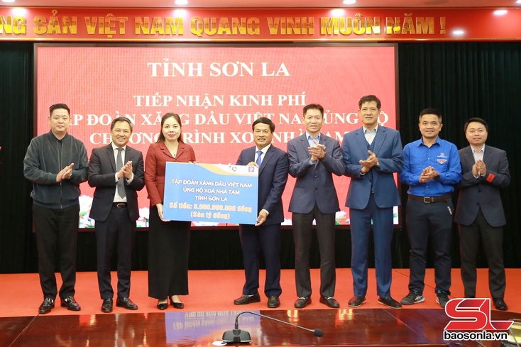 Tập đoàn Xăng dầu Việt Nam ủng hộ chương trình xóa nhà tạm trên địa bàn tỉnh Sơn La