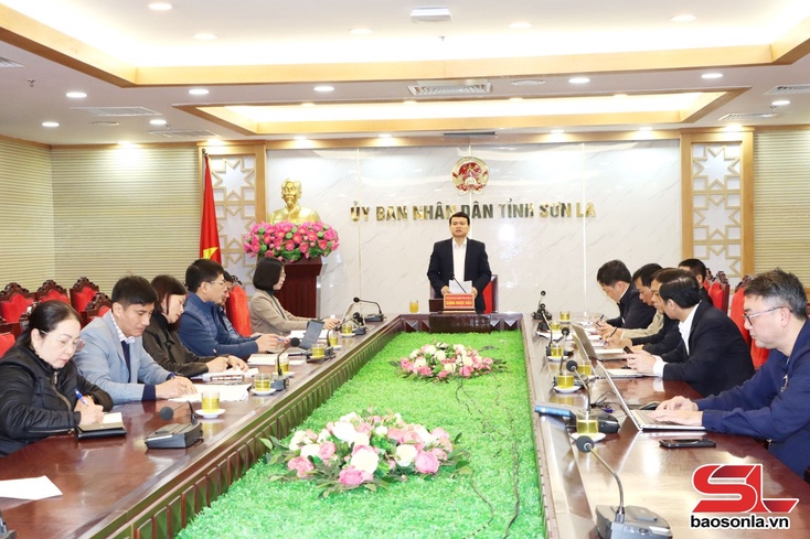 Đồng chí Phó Chủ tịch UBND tỉnh làm việc với các sở, ngành về nội dung làm việc với Bộ Dân tộc và Tôn giáo