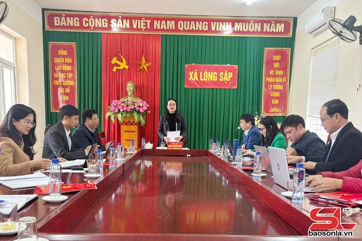 Kiểm tra công tác triển khai Phong trào “Bình dân học vụ số” tại xã Lóng Sập