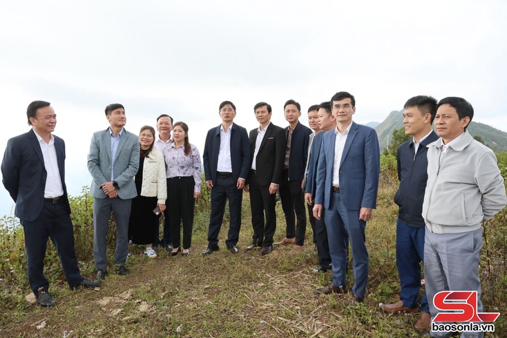 Đồng chí Phó Chủ tịch Thường trực UBND tỉnh làm việc với xã Mường Chanh