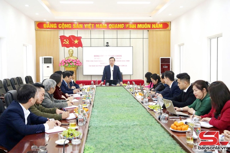 Đồng chí Phó Chủ tịch Thường trực UBND tỉnh thăm và làm việc với Báo và PTTH Sơn La