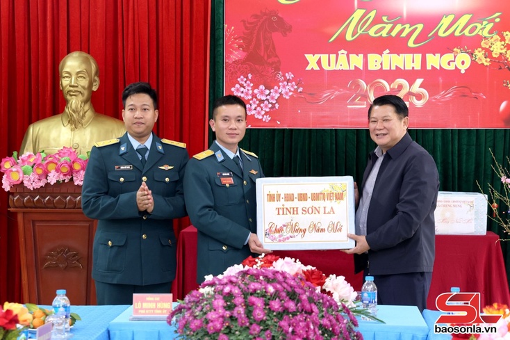 Đồng chí Phó Bí thư Thường trực Tỉnh ủy, Chủ tịch HĐND tỉnh kiểm tra, nắm tình hình công tác đảm bảo Tết Nguyên đán tại một số đơn vị lực lượng vũ trang