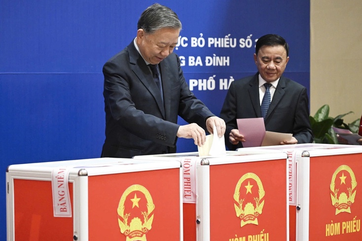 Lãnh đạo Đảng, Nhà nước đi bỏ phiếu