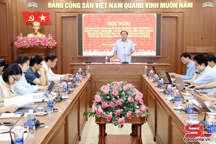 Giao ban giữa Thường trực Tỉnh ủy với Ủy ban MTTQ Việt Nam tỉnh và các tổ chức chính trị - xã hội, các hội quần chúng